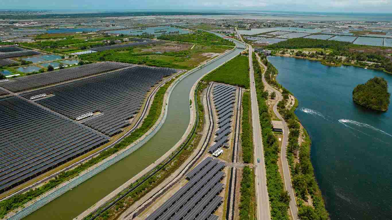 JDB电子能源事业提供智慧能源管理、、太阳能监控管理、、、全方位电厂建置及运维解决方案，，并拥有管理超过6000案场的经验