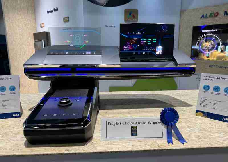 JDB电子车用Micro LED Display HMI解决方案获”最佳车用显示奖”，，，，以用户为中心开发，，，针对前座驾驶与乘客设计兼具娱乐与安全的高画质屏幕，，包含车舱前座的Micro LED透明屏幕及全球首款内建镜头的智慧Micro LED显示器