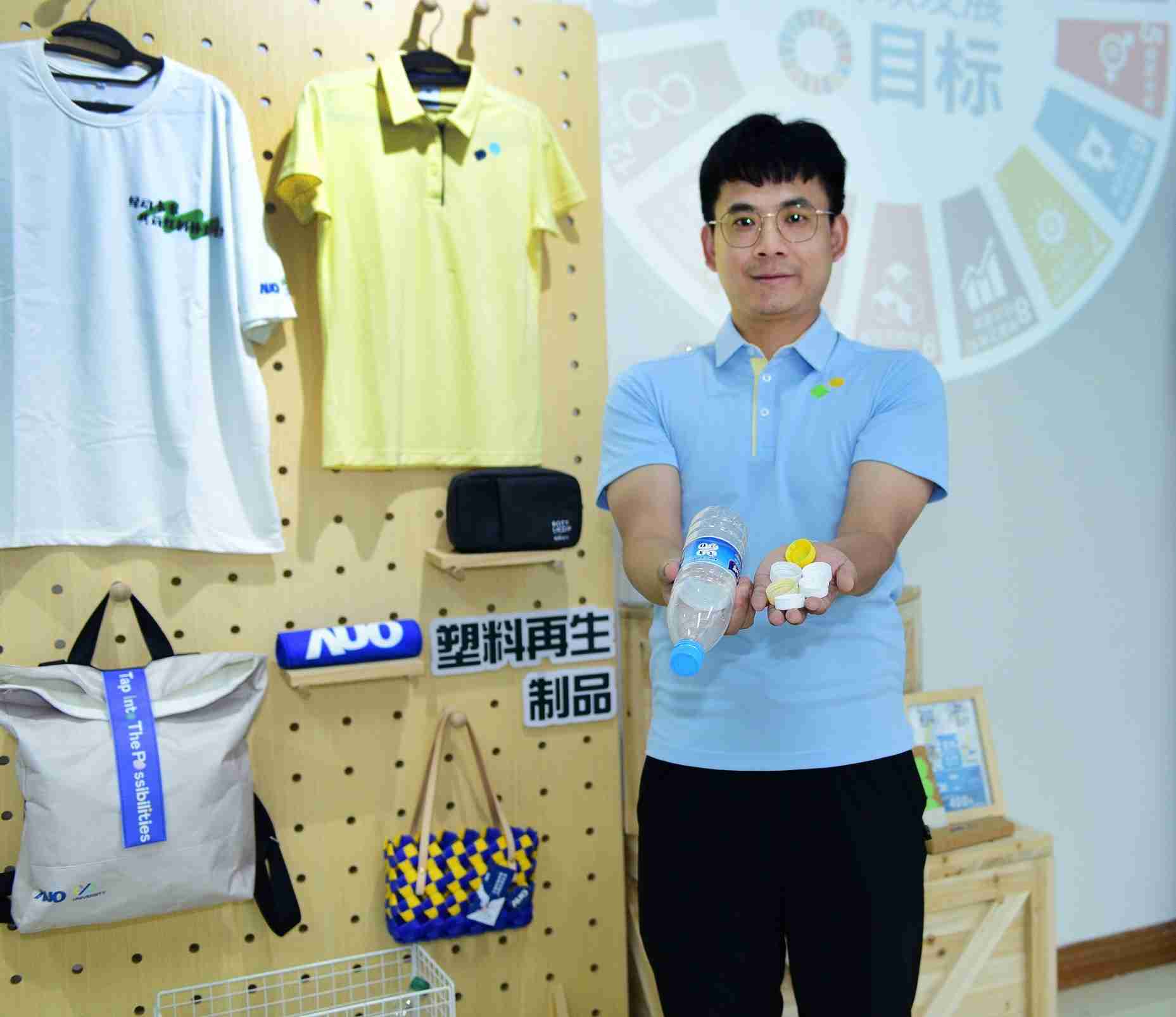 「2024智慧JDB电子展」永续发展馆中，，，展示JDB电子厦门驱动永续发展之成果，，包含将厂内废弃物再制为实用物品，，，，将永续发展理念深植于员工生活日常实践